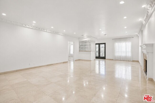 Building Photo - 482 S Sherbourne Dr