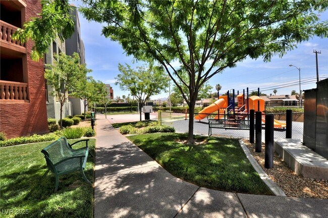 Building Photo - 38 E Serene Ave