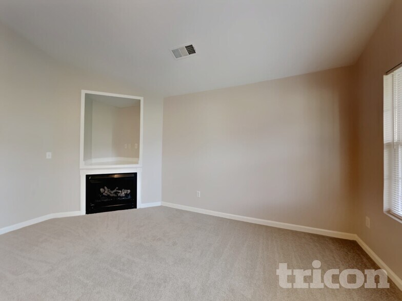 Building Photo - 613 Everlasting Way