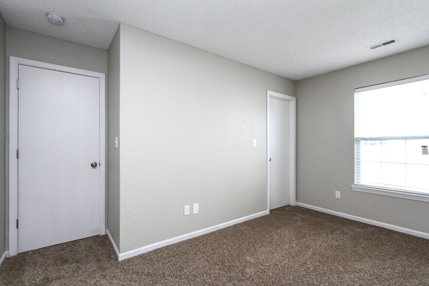 Building Photo - 652 Locust Grove Ln