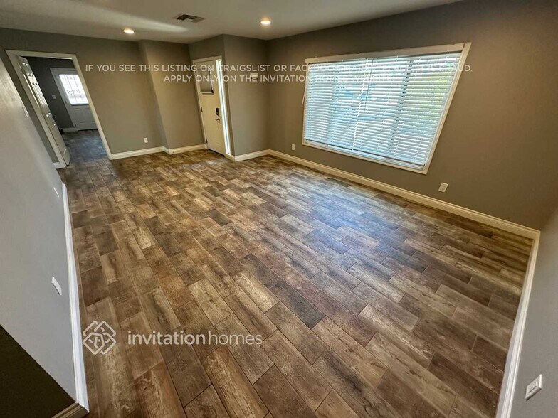 Building Photo - 1335 E Hermosa Dr