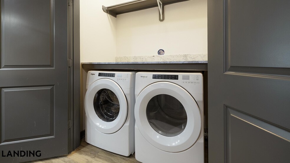 Building Photo - 3001 Crockett St