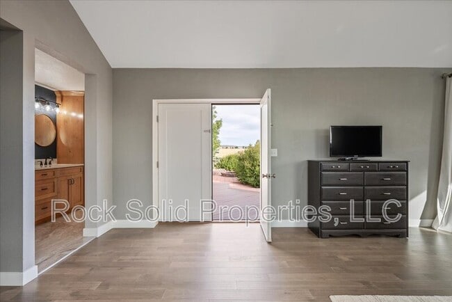 Building Photo - 753 Latigo Loop
