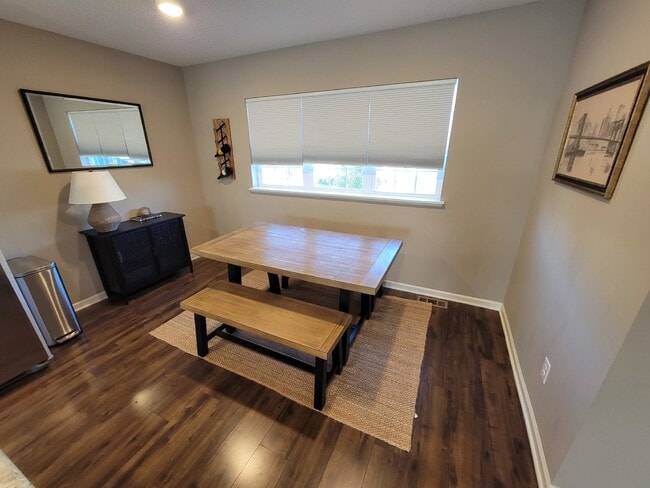 Building Photo - Furnished- Short term lease - Townhome in ...