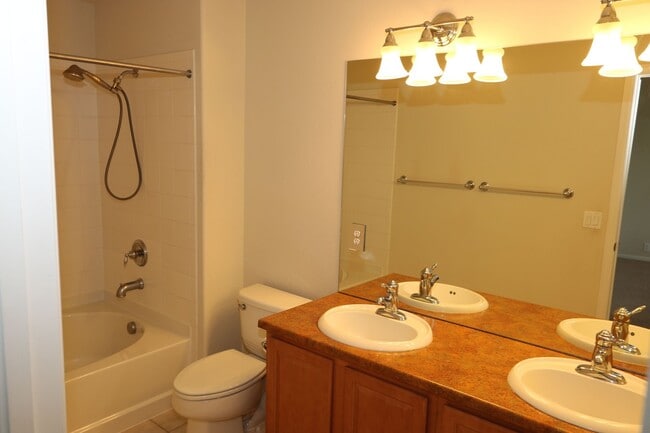 Building Photo - 3 bedroom townhome, NE Colorado Springs