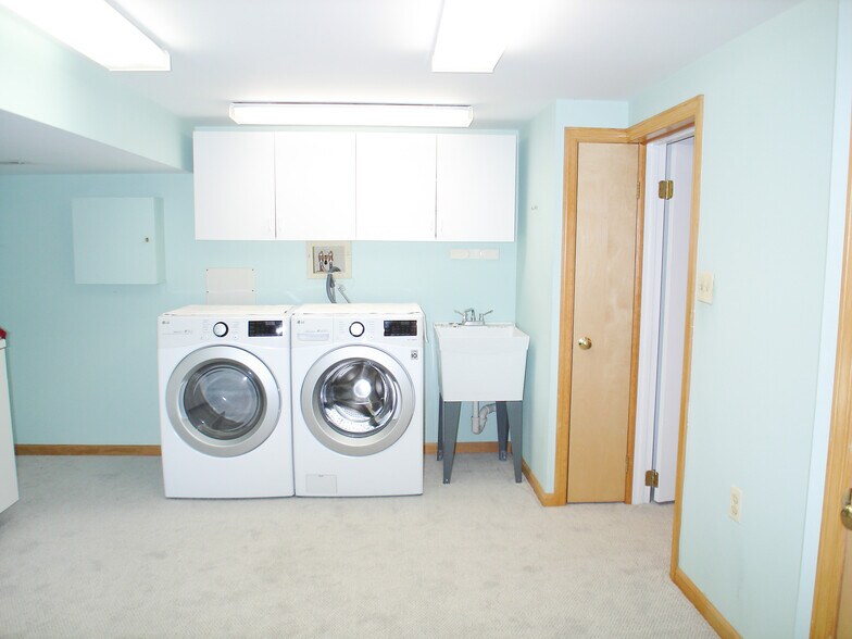 Building Photo - 35 Symor Dr