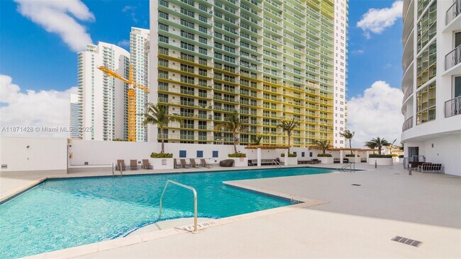 Building Photo - 1750 N Bayshore Dr