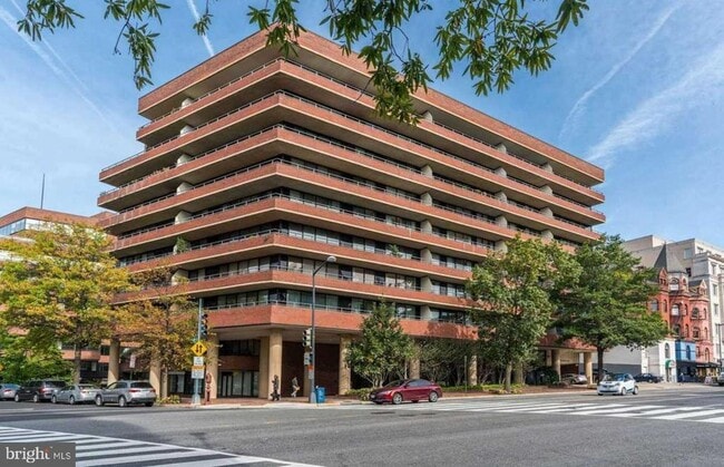 Primary Photo - 2555 Pennsylvania Avenue NW