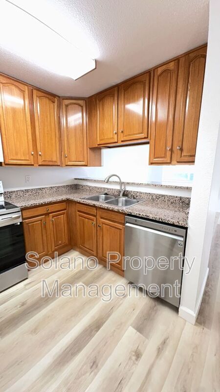 Building Photo - 1625 Park Ln