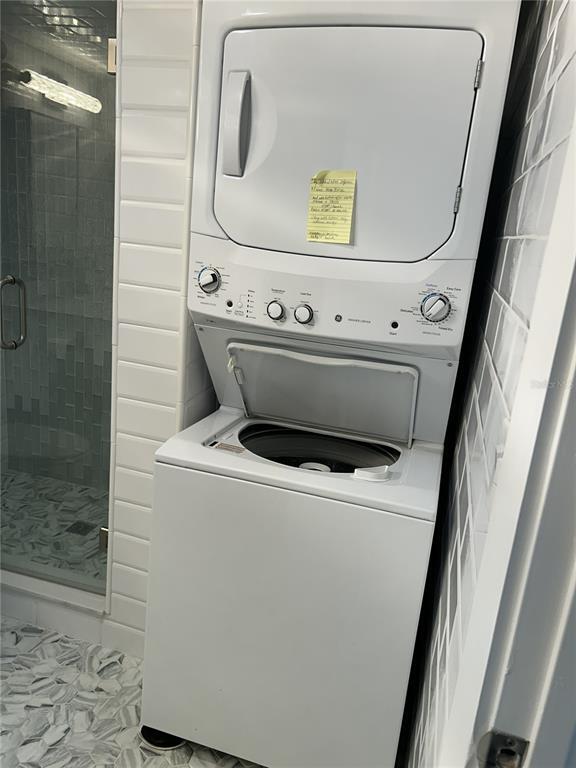 Building Photo - 7625 Sun Island Dr S