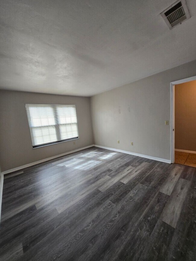 Building Photo - 2 Bedroom 2 Bath Condo
