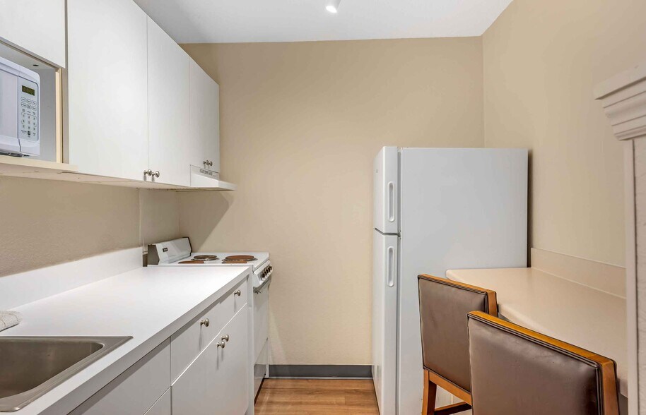 Building Photo - Furnished Studio-Melbourne - Airport