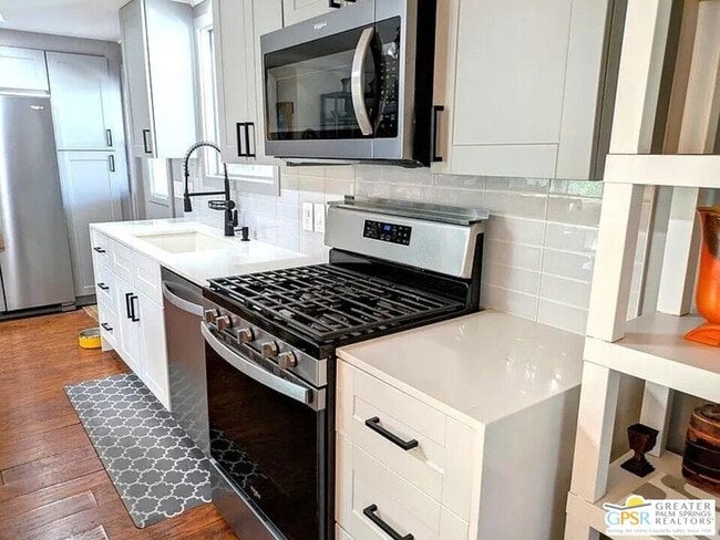 Building Photo - 20 Vía Valverde