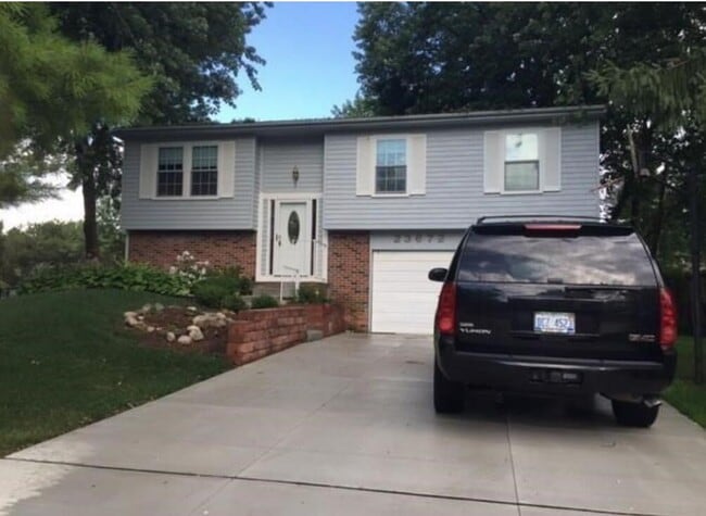 Primary Photo - 23672 Londonderry Dr