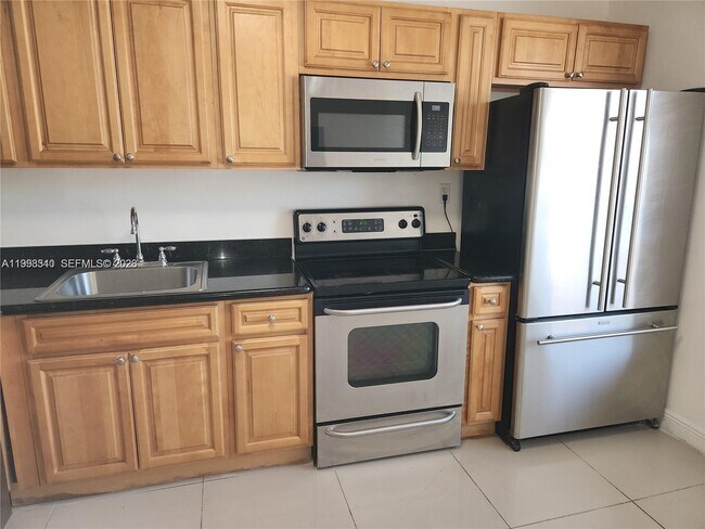 Building Photo - 8059 SW 21st Ct