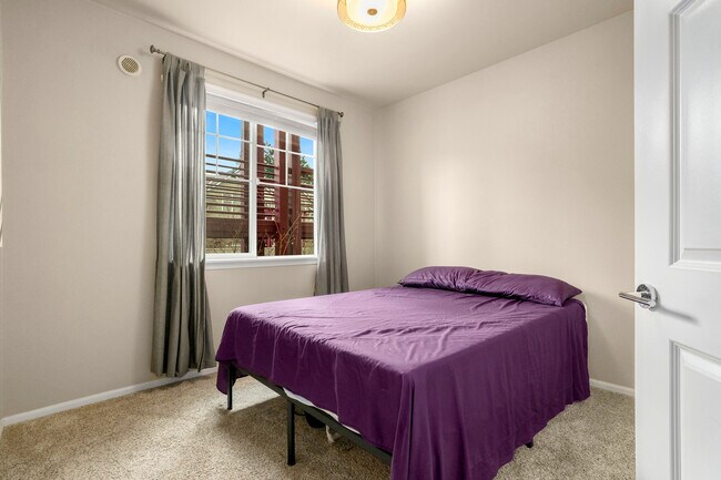 Building Photo - 13000 Admiralty Way