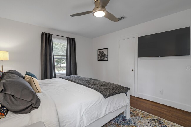 Building Photo - 13382 FL-20