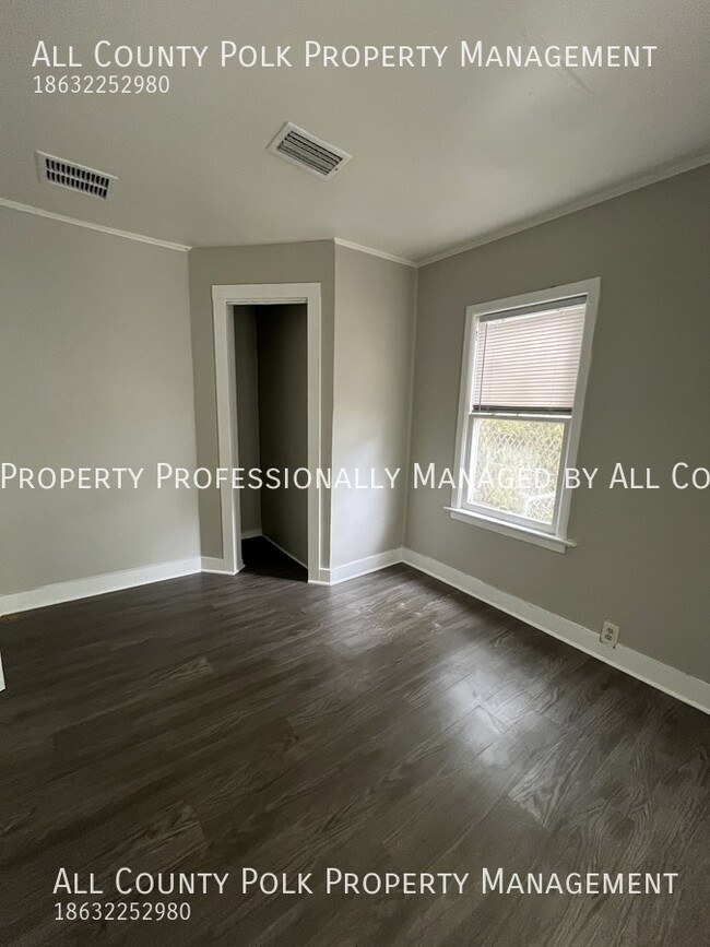 Building Photo - 240 E Maple St