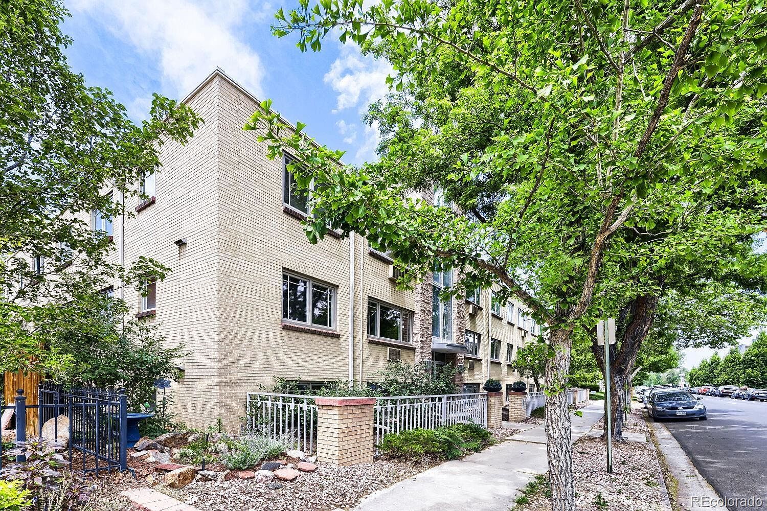 Building Photo - 969 S Pearl St