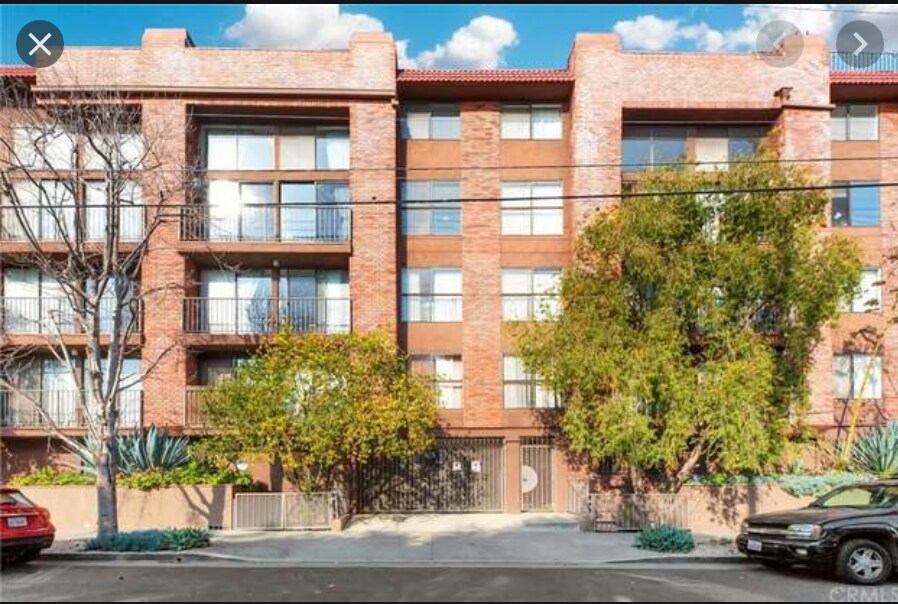 Building Photo - 869 S Wooster St