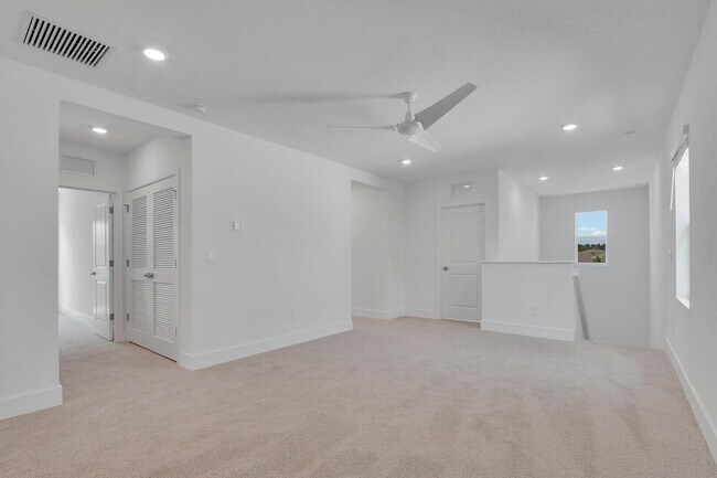Building Photo - 7141 SE Park Dr