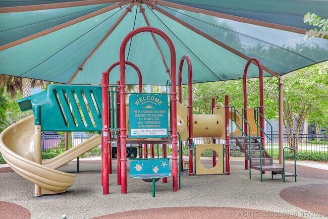 Building Photo - 2651 S Palm Aire Dr