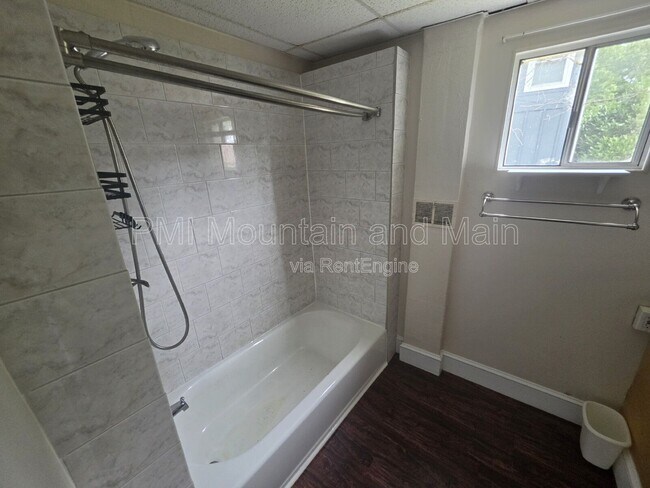 Building Photo - 41 Westwood Pl