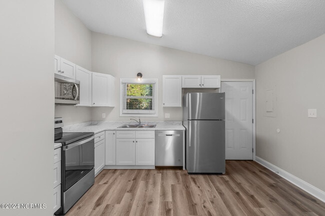 Building Photo - 135 Twinwood Dr