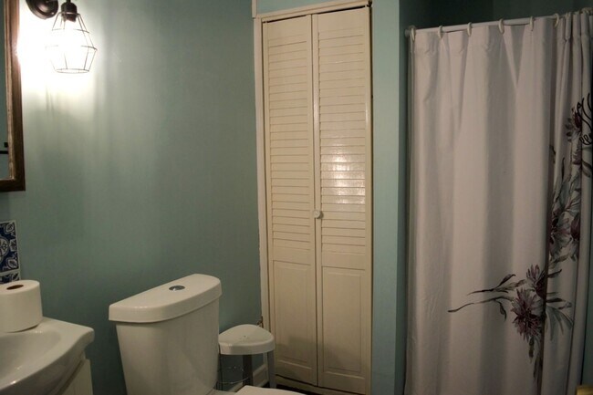 Building Photo - Great 3 Bed 2 Bath House!