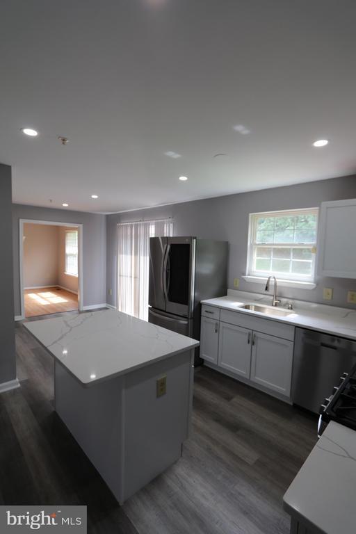 Building Photo - 5213 Zephyr Ave