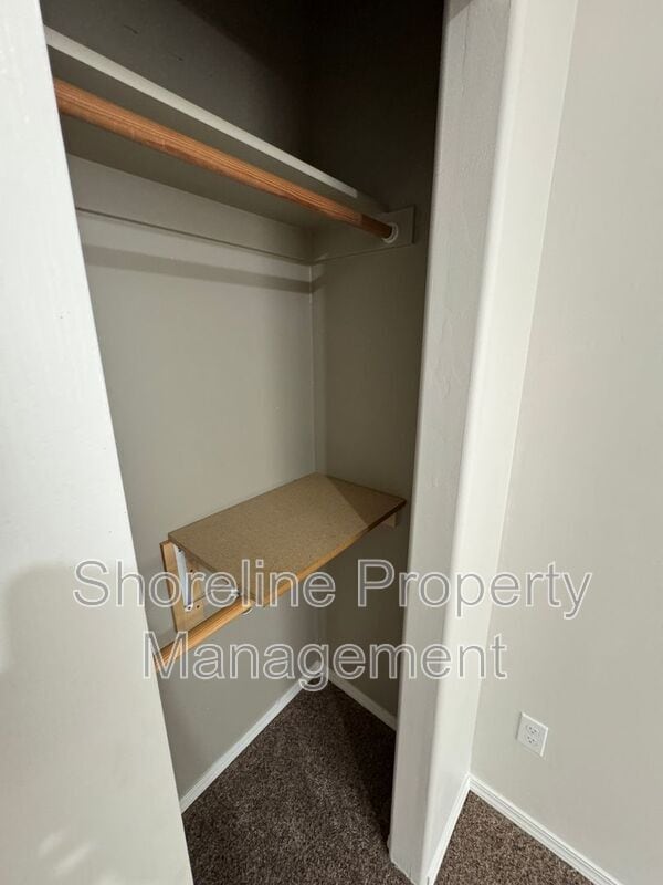 Building Photo - 511 Diamond Lake St