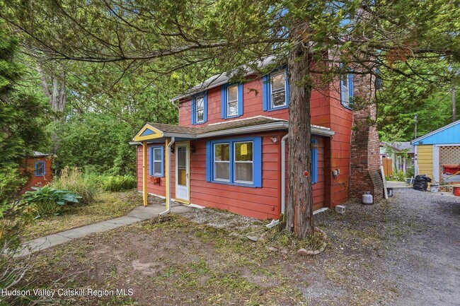 Building Photo - 872 NY-212