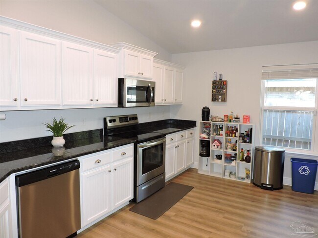 Building Photo - 1707 Leigh Lp