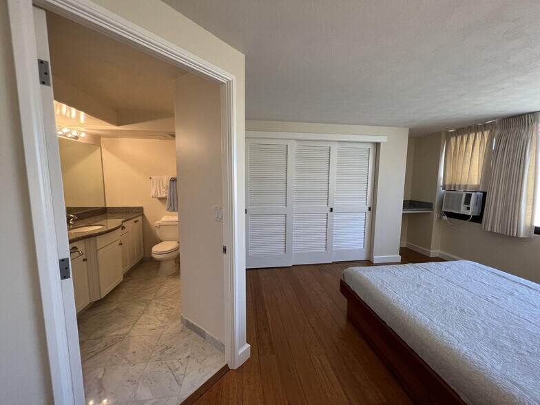 Building Photo - 343 Hobron Ln