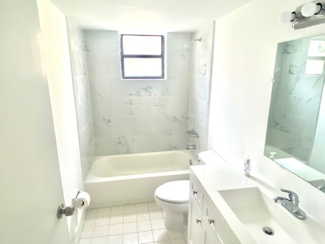 Building Photo - 550 NW 114th Ave