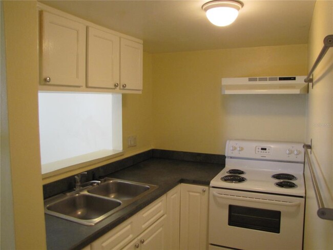 Building Photo - 7137 E Bank Dr