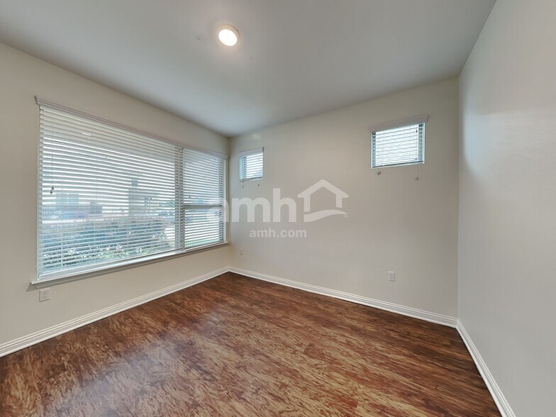 Building Photo - 6012 Gerard Dr