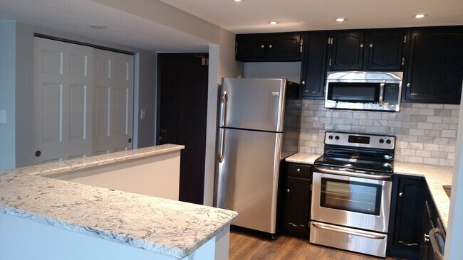 kitchen - 475 Plum Creek Dr