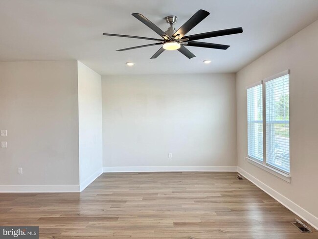 Building Photo - 1745 Riverbluff Ave