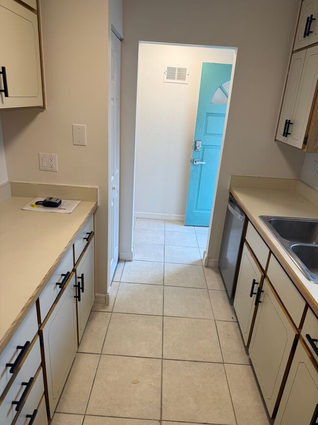 Building Photo - Beautiful Beachside Condo in the Heart of Ormond Beach  $1300
