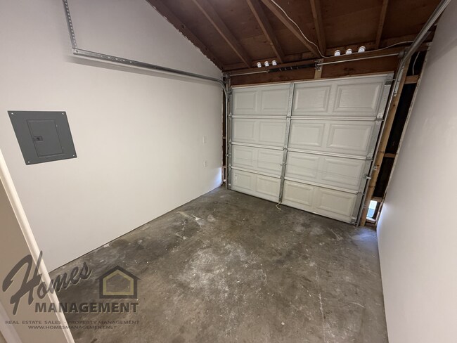 Building Photo - 787-789 N Alda Dr