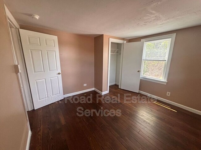 Building Photo - 2237 Nomad Ave