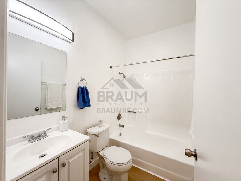 Building Photo - 11459 Collins St