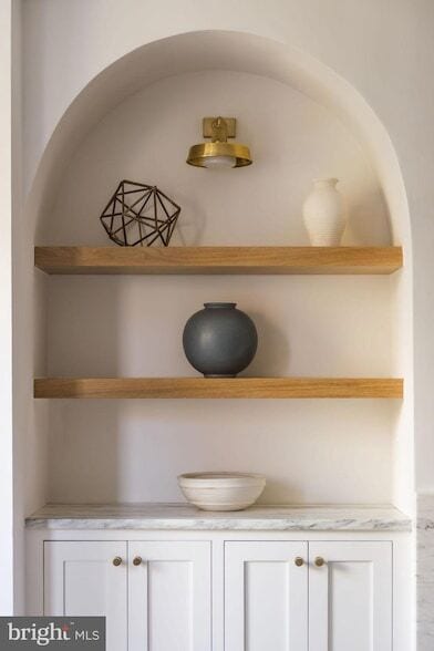 Building Photo - 2460 Ontario Rd NW