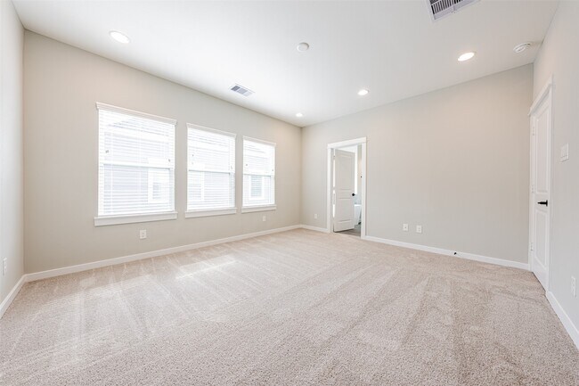 Building Photo - 8402 Berry Green Ln