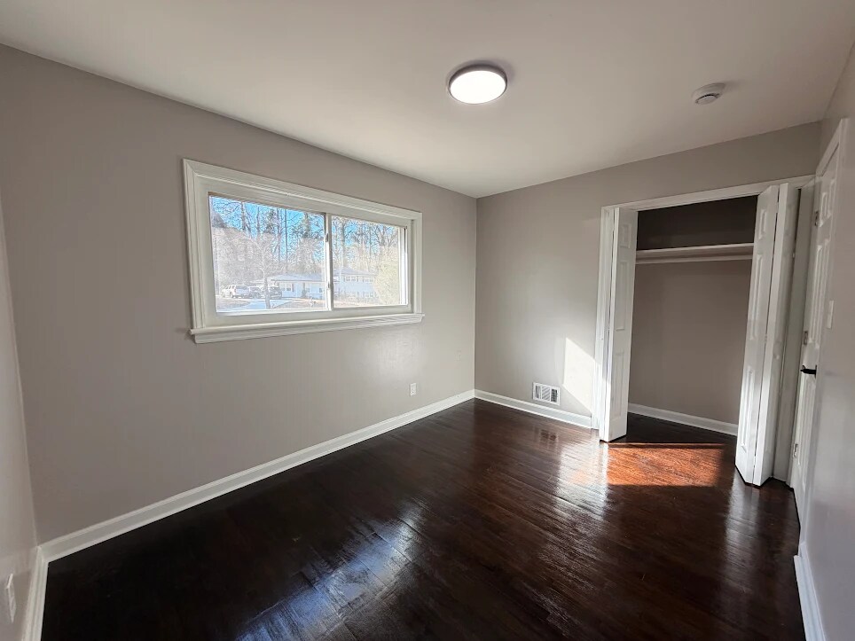 Building Photo - 2416 Miriam Ln