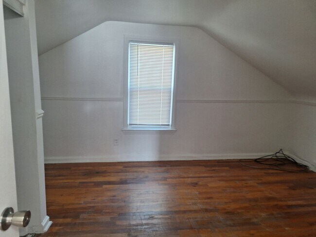 Building Photo - Harper Woods bungalow