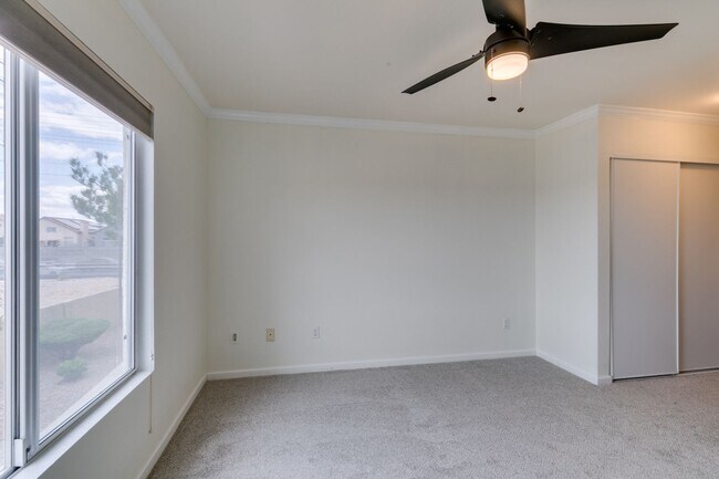 Building Photo - 8070 W Russell Rd