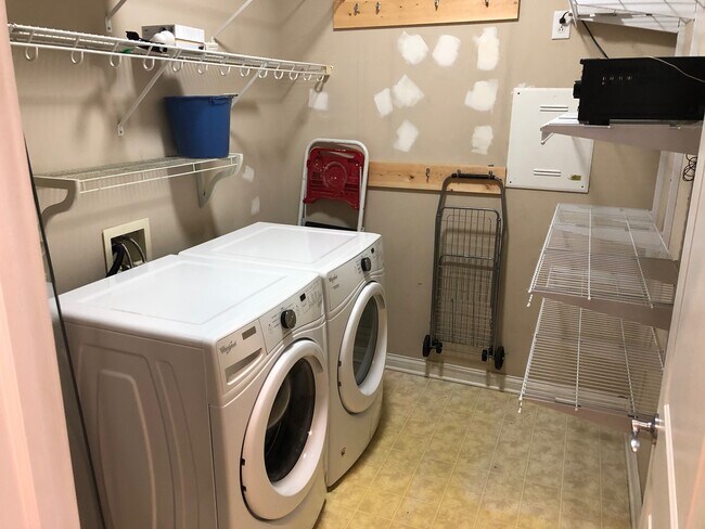 Spacious in unit laundry room with ample storage - 225 N New Jersey St