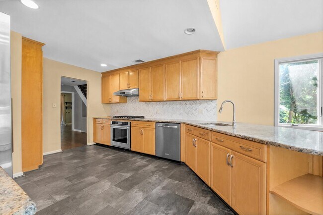 Building Photo - 926 Norgate Dr